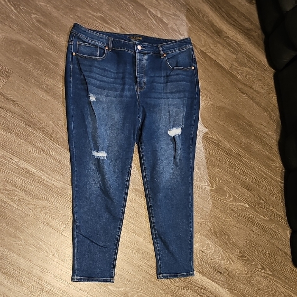 MAURICES high-rise sz 22W Reg Distressed Blue Jeans. Nwots